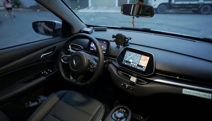 Cả taxi điện và taxi truyền thống đều có những ưu điểm và nhược điểm riêng. Taxi điện mang lại sự tiện lợi và linh hoạt hơn, trong khi taxi truyền thống như Bé Đạt lại có sự gần gũi và dễ dàng trong giao tiếp.