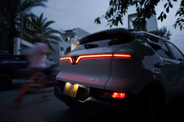 vi-sao-taxi-dien-be-dat-duoc-khach-hang-ua-chuong